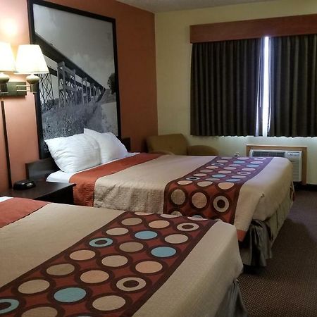 Super 8 By Wyndham Ottumwa Motel Dış mekan fotoğraf