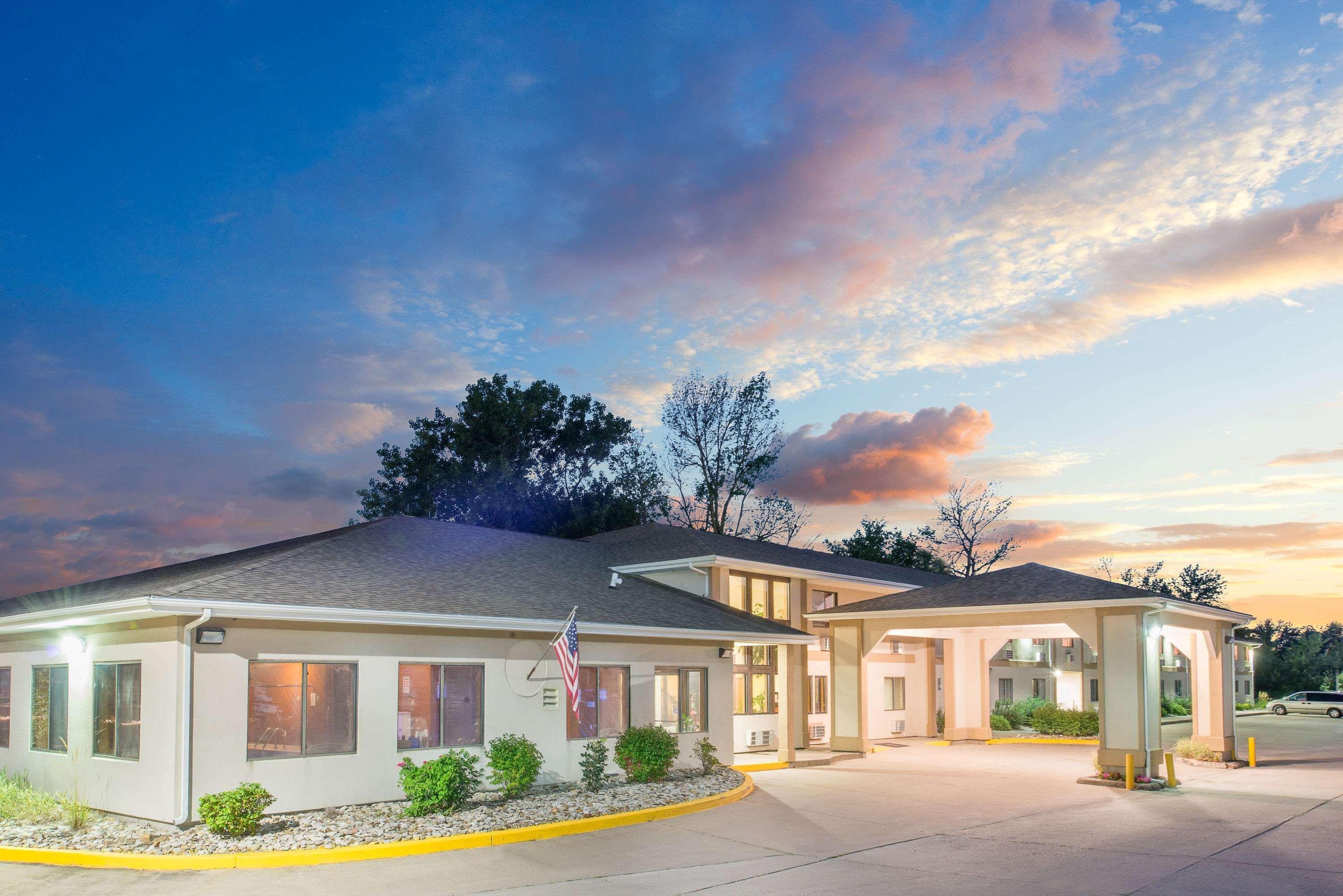 Super 8 By Wyndham Ottumwa Motel Dış mekan fotoğraf