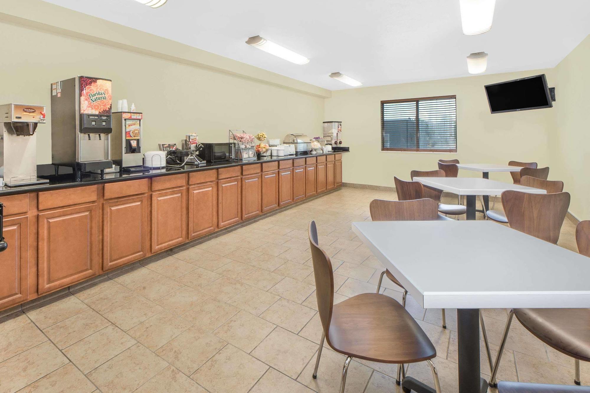 Super 8 By Wyndham Ottumwa Motel Dış mekan fotoğraf